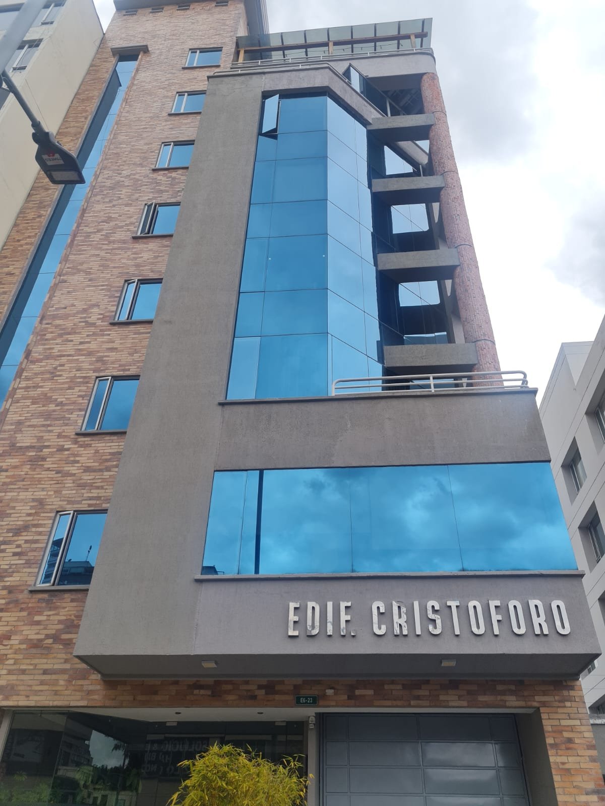 Edificio donde se encuentra la oficina de CAPCENTER